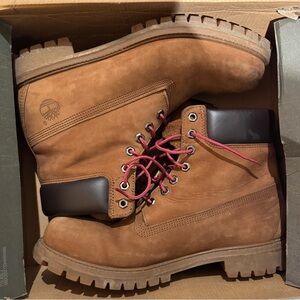Timberland Men's Tan Leather Boots with Red Laces